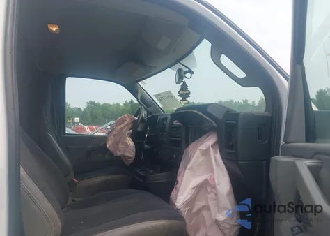 2018 GMC Savana 2500 Work Van z USA, uszkodzony, nr VIN 1GTW7AFG1J1905925